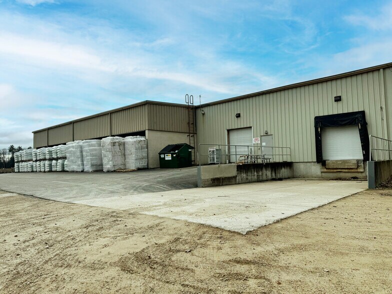 More Photos Of 1313 E Green Bay St, Shawano Freestanding For Lease