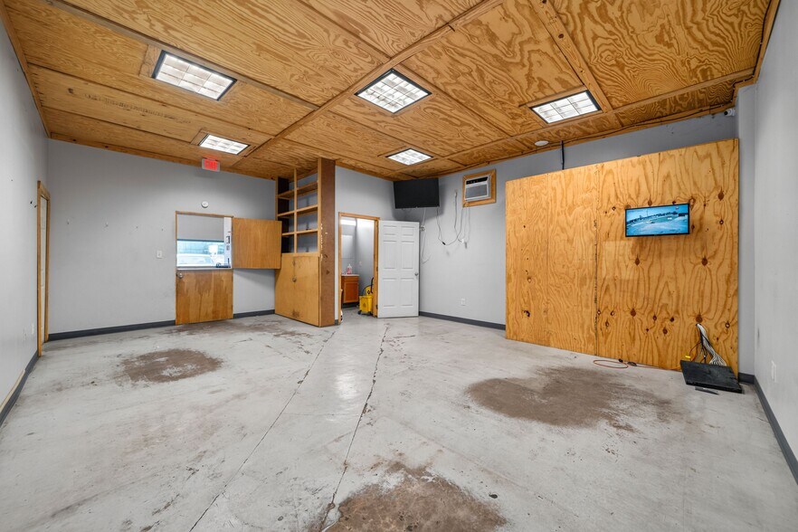 More Photos Of 679 Highway 365, Mayflower Office For Sale