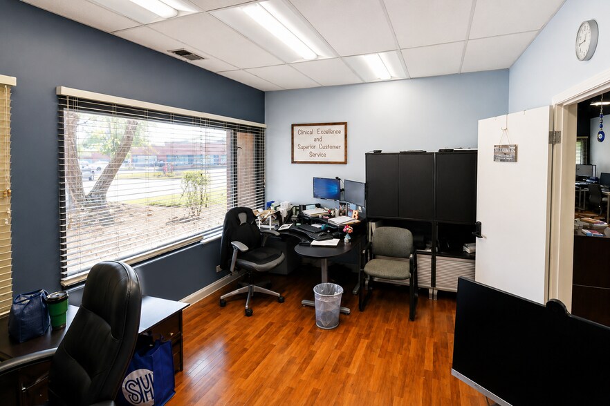 More Photos Of 935 N Plum Grove Rd, Schaumburg Office For Sale