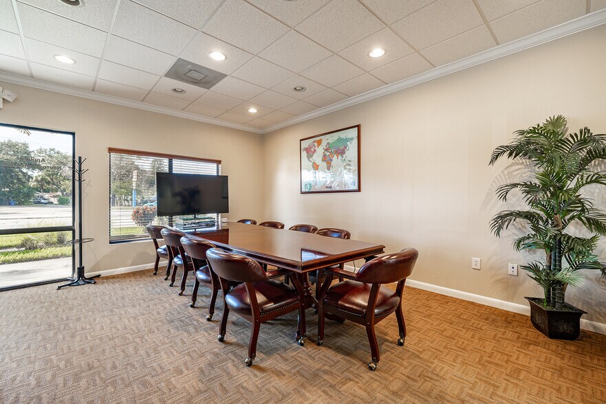 More Photos Of 3831 Tyrone Blvd N, Saint Petersburg Office For Lease