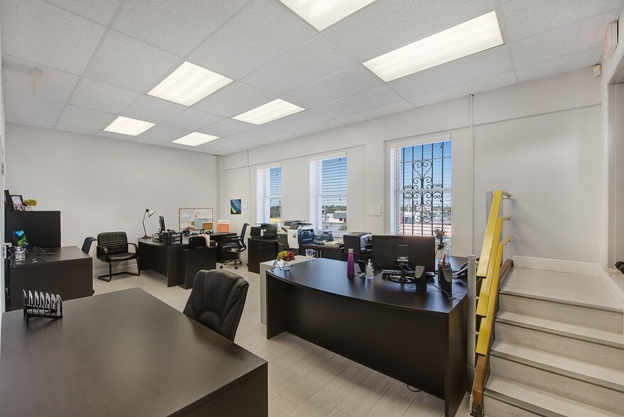 More Photos Of 2701 W Okeechobee Blvd, West Palm Beach Office For Sale