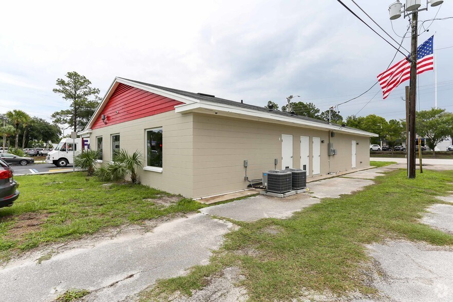 More Photos Of 3432 N Main St, Gainesville Freestanding For Lease