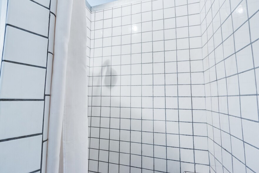 More Photos Of 8642 Venice Blvd, Los Angeles Office Residential For Sale