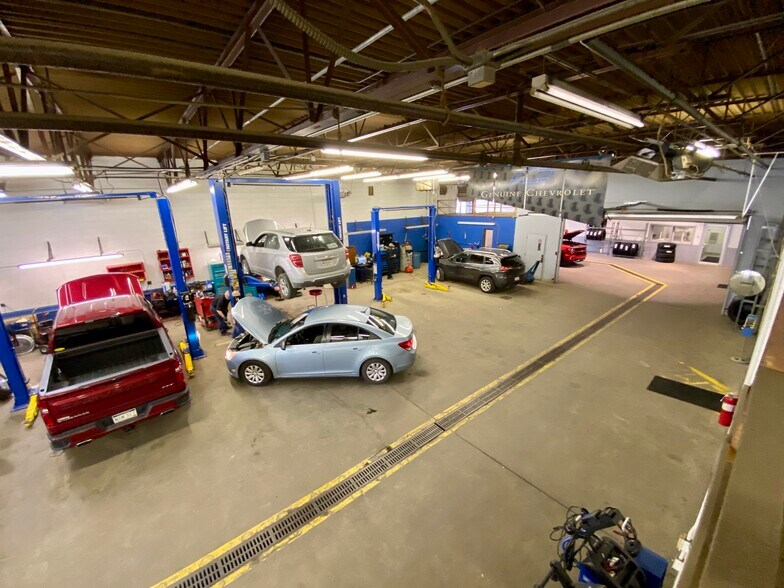 More Photos Of 1229 Country Club Mnr, Fairmont Auto Dealership For Sale