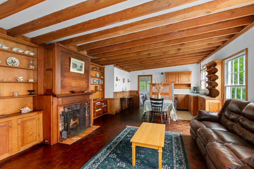 More Photos Of 146 State Route 32, New Harbor Hotel For Sale