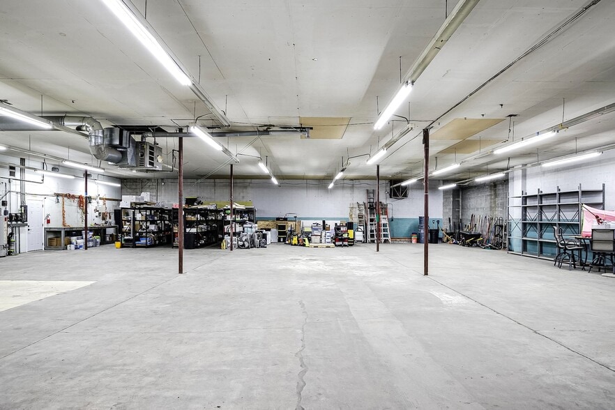 More Photos Of 2502 Leavenworth St, Omaha Light Manufacturing For Sale