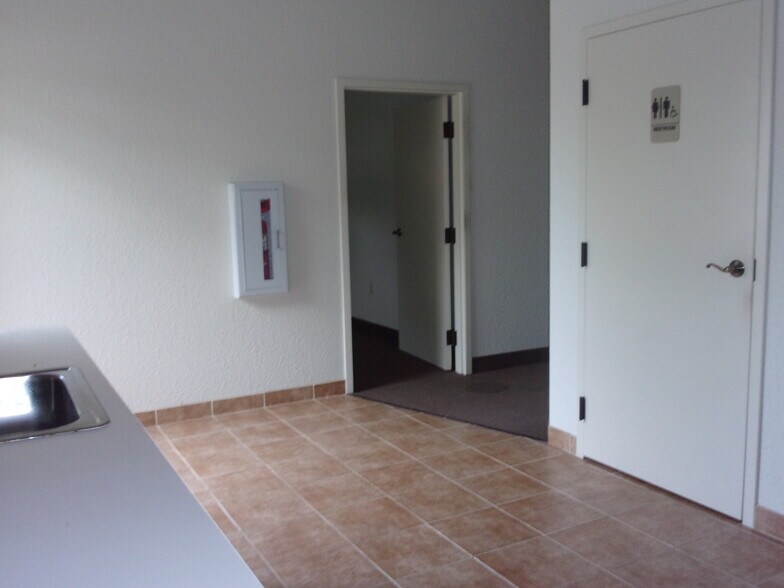 More Photos Of 305 Skyline Dr, Lady Lake Medical For Lease