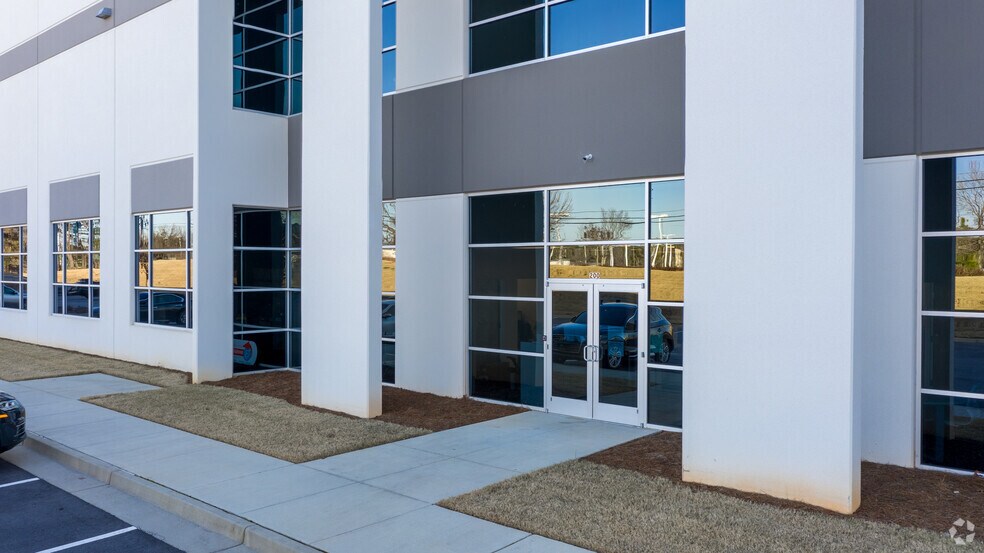 More Photos Of 4561 Greer Cir, Tucker Warehouse For Lease