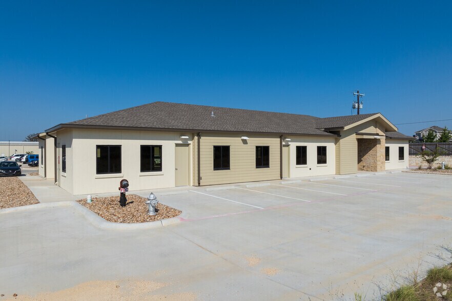 More Photos Of 1667 N Highway 183, Leander Unknown For Lease