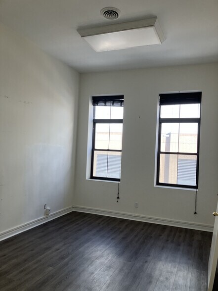 More Photos Of 1036-1040 Fifth Ave, Pittsburgh Office For Sale