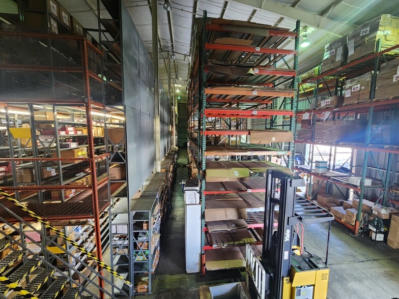 More Photos Of 99-1418 Koaha Pl, Honolulu Light Manufacturing For Sale