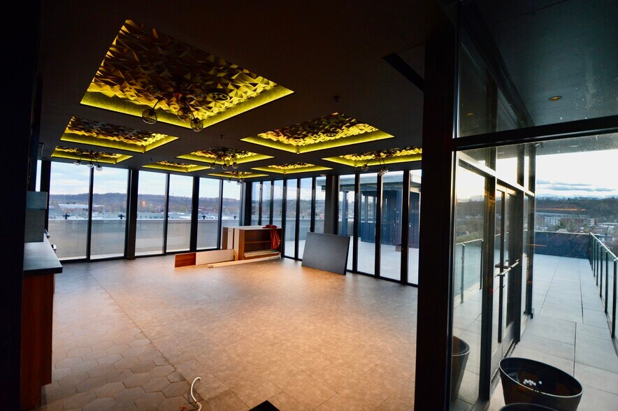 More Photos Of 535 Madison Ave, Covington Office For Lease