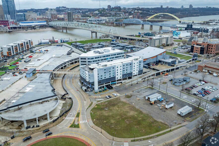 More Photos Of 200 W 3rd St, Newport Unknown For Lease