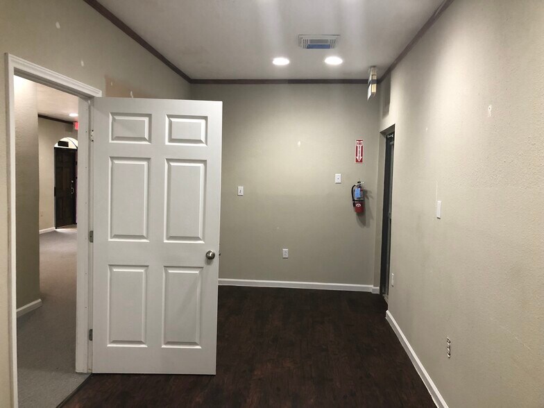 More Photos Of 3707 Fatta Dr, Dickinson Medical For Lease