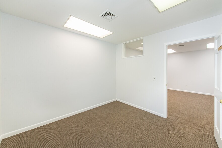 More Photos Of 150 River Rd, Montville Business Park For Lease