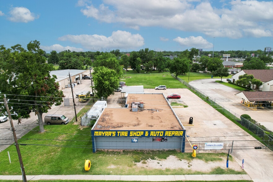 More Photos Of 614 E Tidwell Rd, Houston Auto Repair For Lease