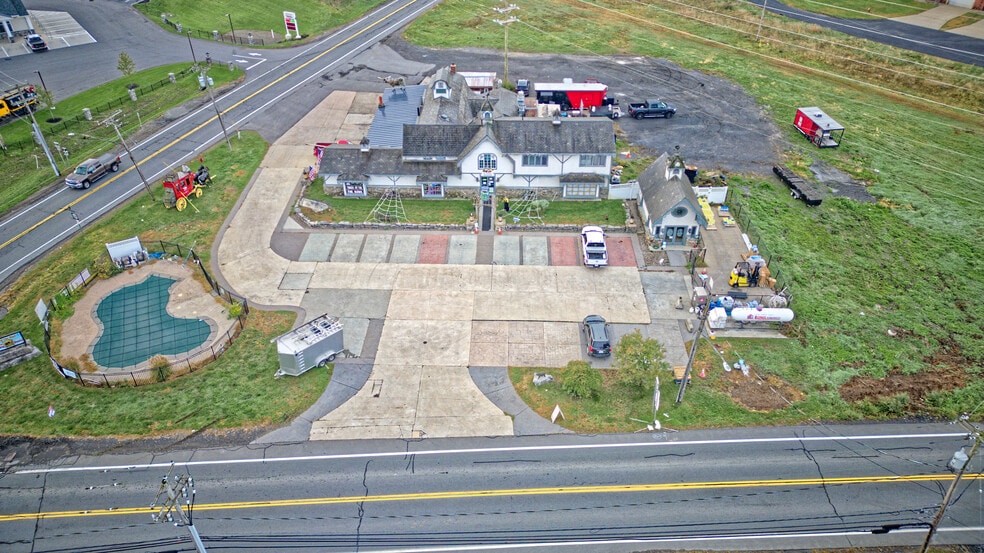 More Photos Of 671 Mariaville Rd, Schenectady Garden Center For Sale