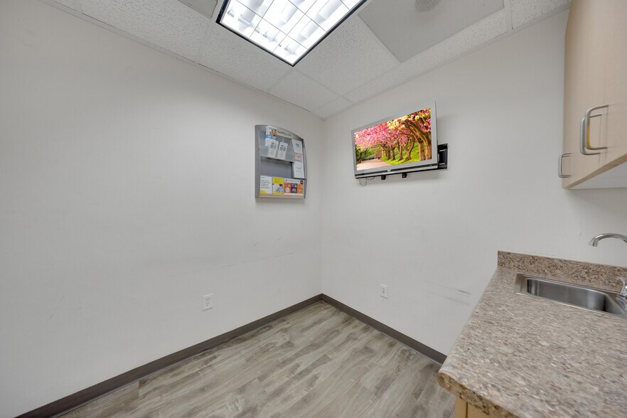 More Photos Of 408 S Beach Blvd, Anaheim Medical For Sale