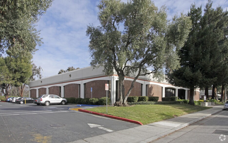 More Photos Of 931-935 Benecia Ave, Sunnyvale Light Manufacturing For Lease