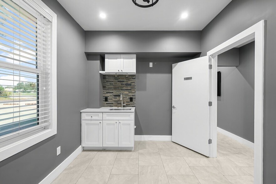 More Photos Of , Panama City Office For Sale