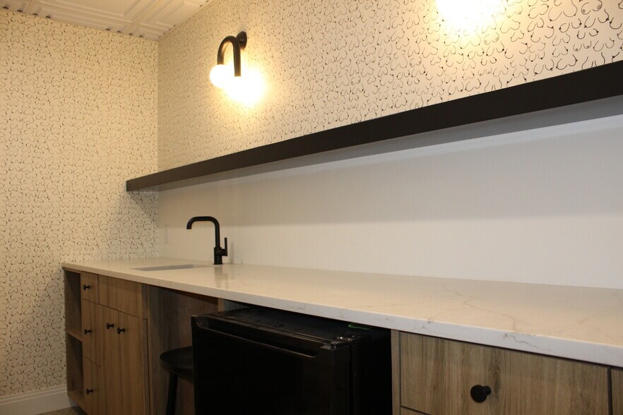 More Photos Of 117 W Main St, Coldwater Office For Lease