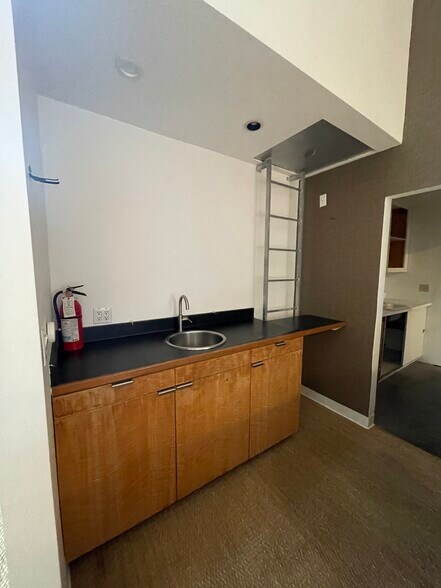 More Photos Of 2482 Newport Blvd, Costa Mesa Loft Creative Space For Lease