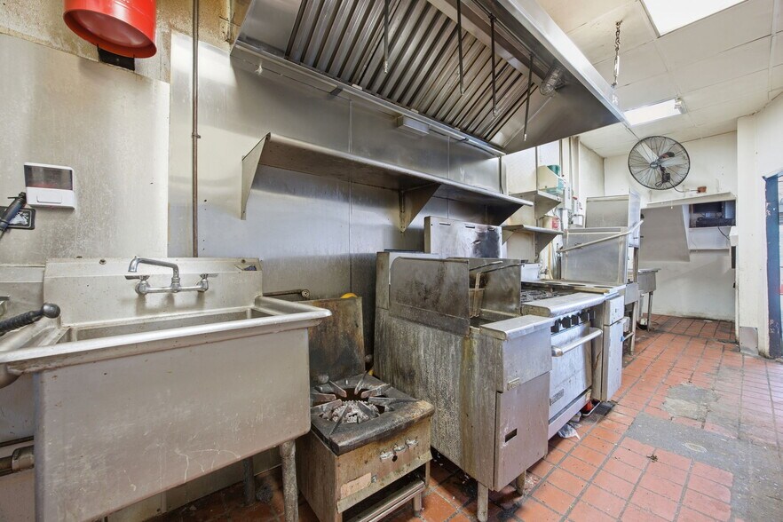 More Photos Of 513 Grand St, Brooklyn Storefront Retail Residential For Lease