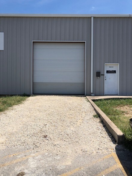 More Photos Of 2522 Shell Rd, Georgetown Light Manufacturing For Lease