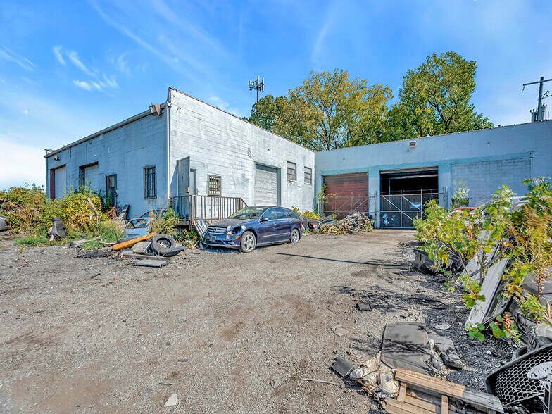 More Photos Of 7780 Majestic Ave, Detroit Warehouse For Sale