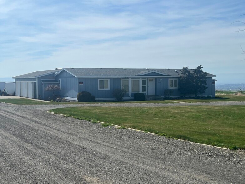 More Photos Of 1400 Lewandowski Rd, Sunnyside Specialty For Sale