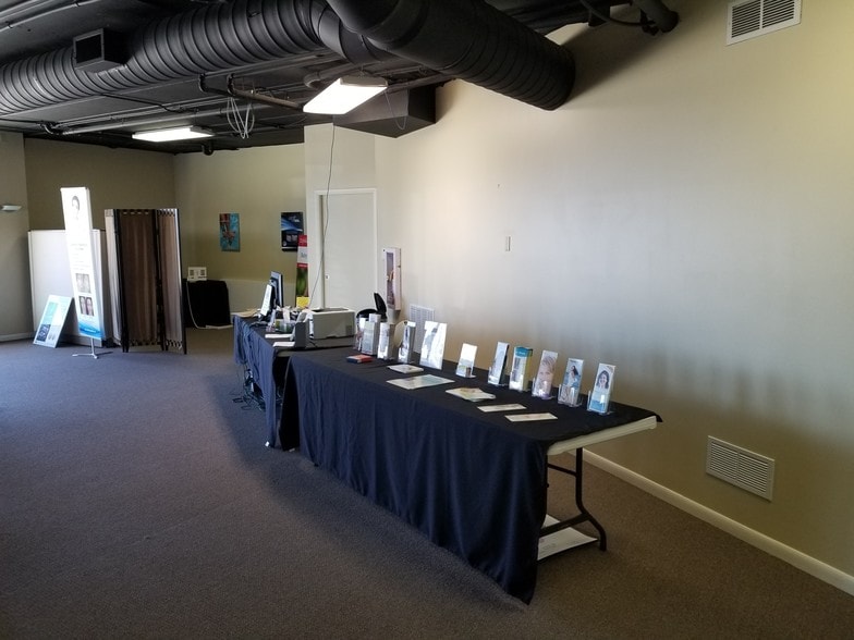 More Photos Of 3170 E 53rd St, Davenport Freestanding For Lease