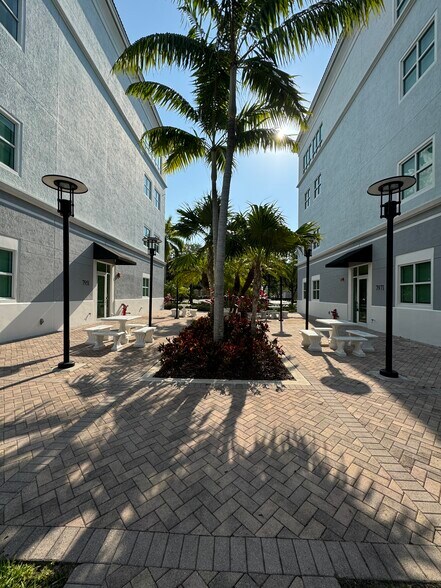 More Photos Of 7951 Riviera Blvd, Miramar Unknown For Lease