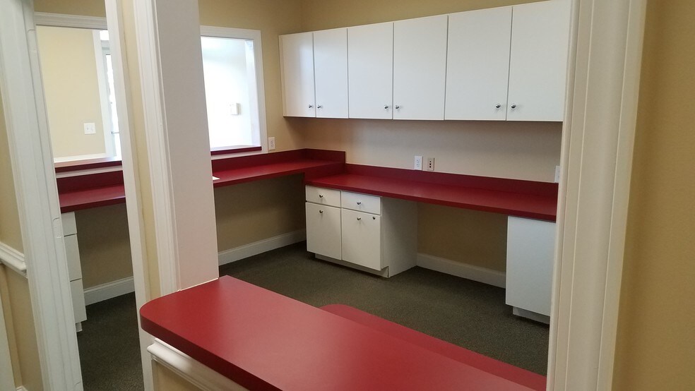 More Photos Of 172 Linden Dr, Winchester Office For Sale