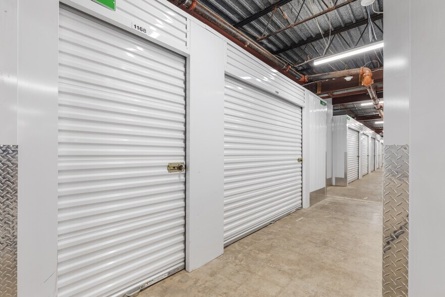 More Photos Of 301 Medic Ln, Alvin Self Storage For Sale