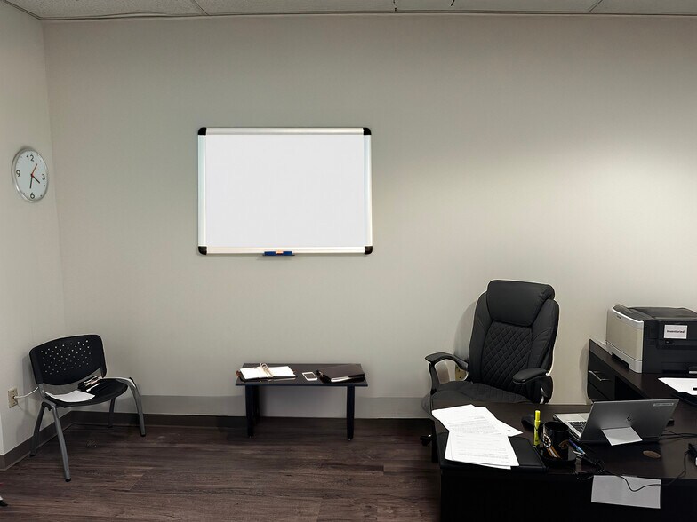 More Photos Of 4 Bud Way, Nashua Flex For Lease