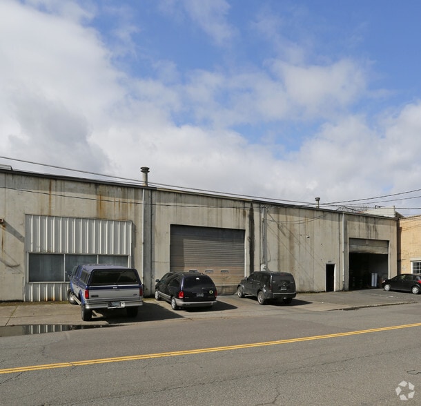 More Photos Of 2323 NW 29th Ave, Portland Warehouse For Lease