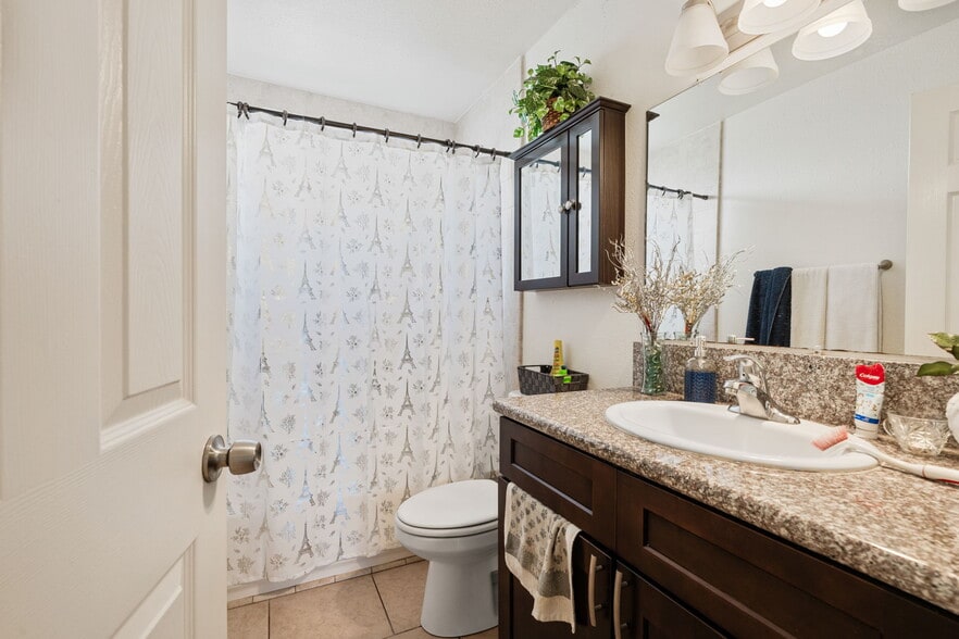 More Photos Of 125 E Dakota Ave, Fresno Apartments For Sale