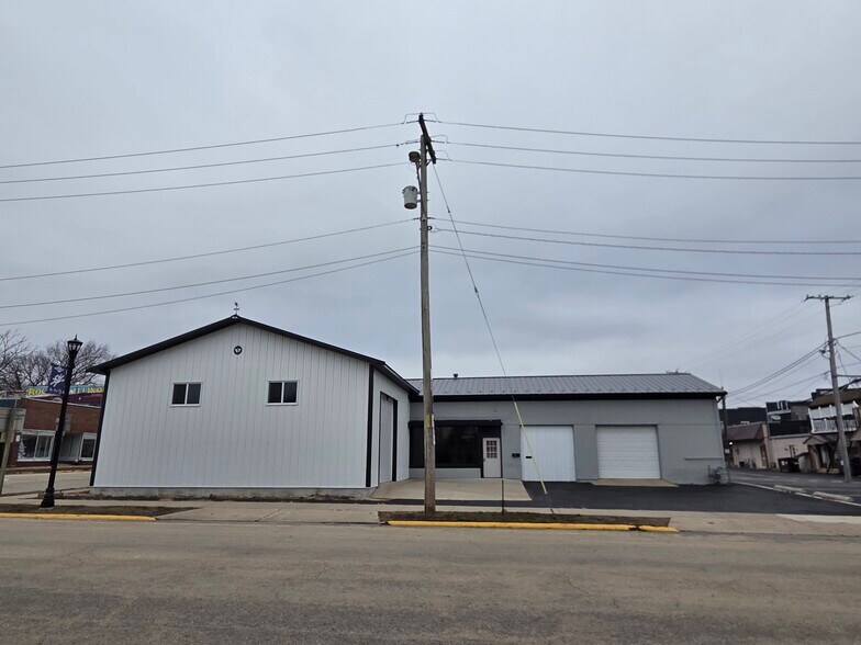 More Photos Of 519 Lincoln Ave, Rochelle Freestanding For Sale