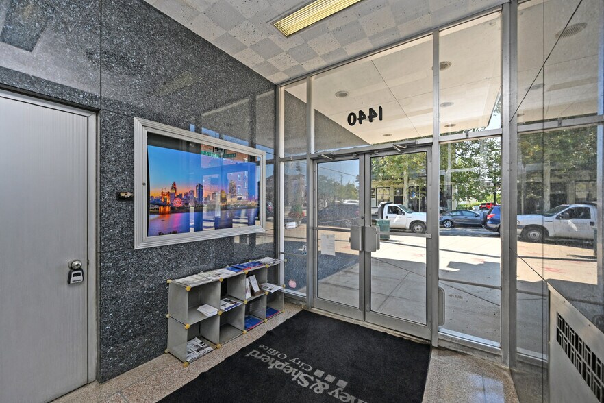 More Photos Of 1440 Main St, Cincinnati Office For Sale