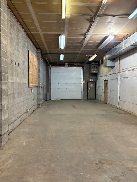 More Photos Of 6636 Rosewood St, Anchorage Warehouse For Sale