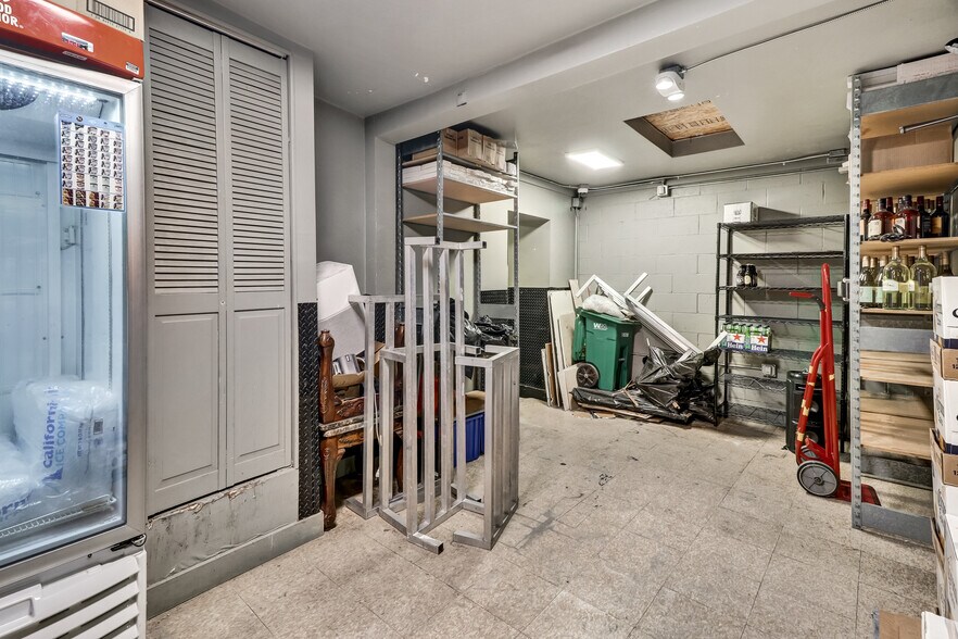 More Photos Of 3715 International Blvd, Oakland Convenience Store For Sale