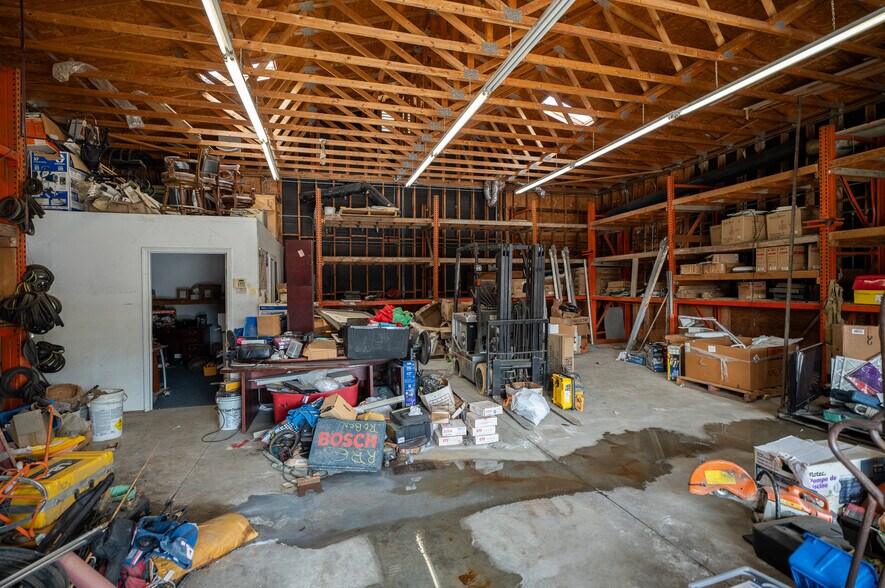More Photos Of 2023 S Bon View Ave, Ontario Contractor Storage Yard For Sale