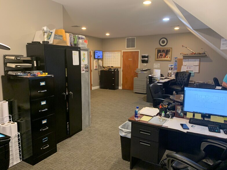 More Photos Of 399 Oak St, South Amboy Flex For Lease