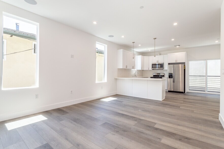 More Photos Of 1032-1038 N Oxford Ave, Los Angeles Apartments For Sale