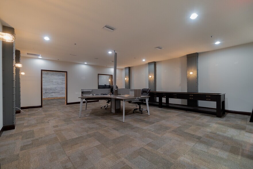 More Photos Of 679 NW Enterprise Dr, Port Saint Lucie Light Distribution For Sale