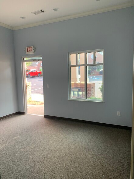 More Photos Of 203 Oakside Ln, Canton Medical For Sale