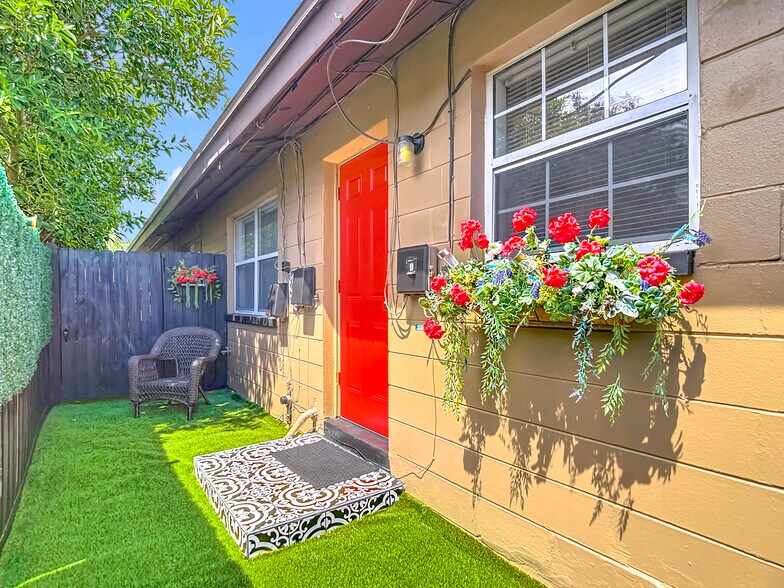 More Photos Of 139 SE Jefferson Cir N, Saint Petersburg Apartments For Sale