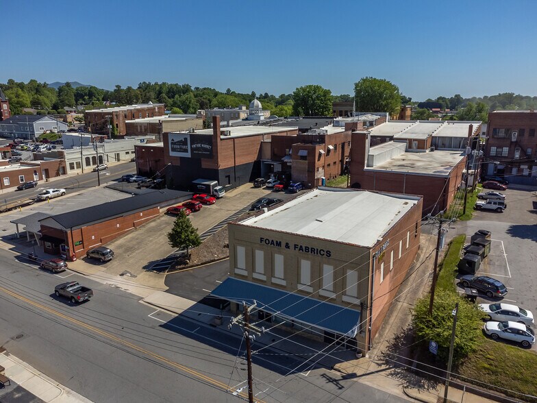 More Photos Of 34 N Logan St, Marion General Retail For Lease