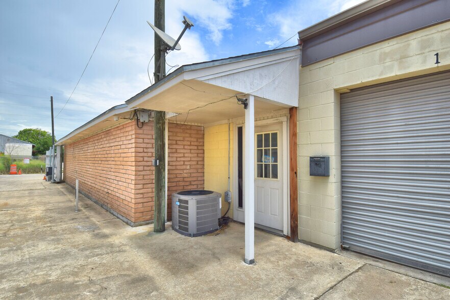 More Photos Of 5849 Holly Rd, Corpus Christi Self Storage For Sale