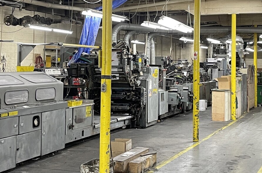 More Photos Of 1225 E West Maple Rd, Walled Lake Manufacturing For Sale